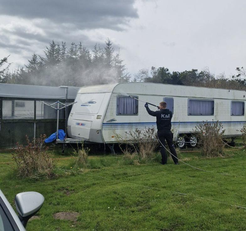 Rens af campingvogn med højtryk